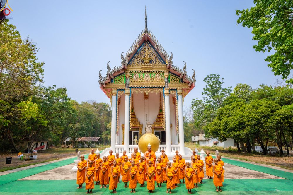 ภาพ No.317988:วันพฤหัสบดีที่ 2 เมษายน พ.ศ.2569 พิธีปลงผม , พิธีขอขมามอบบาตรและผ้าไตร , พิธีบรรพชาสามเณร จำนวน 28 รูป   ณ วัดโซกเป็ดอภิญญาโณ ต.เมืองเก่า อ.เมือง จ.สุโขทัย