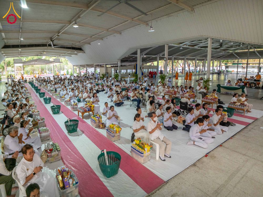 ภาพ No.322902:วันอาทิตย์ที่ 19 เมษายน พ.ศ. 2569 ตักบาตรฉลองพระใหม่ โครงการบรรพชาและอุปสมบทหมู่ รุ่นบูชาธรรม 82 ปี หลวงพ่อธัมมชโย ณ อาคารโถงช้าง สำนักงานใหญ่