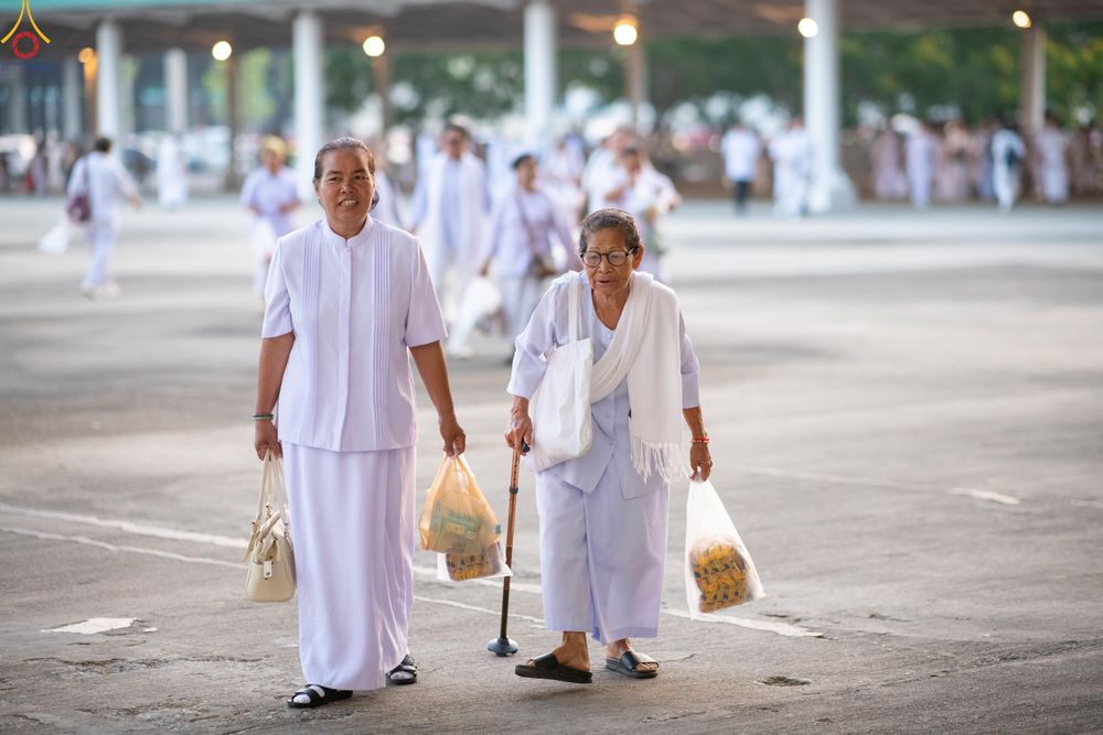 ภาพ No.327878:วันที่ 3 พฤษภาคม พ.ศ.2569 พิธีตักบาตร ข้าวสารอาหารแห้ง ณ บ้านแก้วเรือนทองคุณยายอาจารย์ฯ วัดพระธรรมกาย