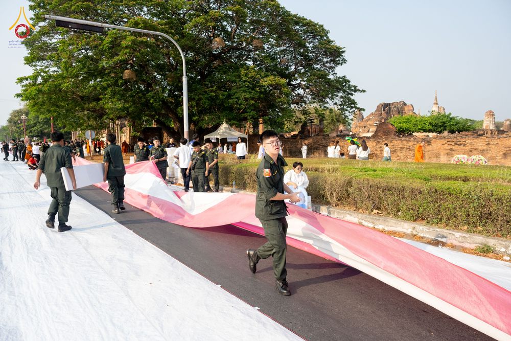 ภาพ No.318102:วันเสาร์ที่ 4 เมษายน พ.ศ. 2569 งานทำบุญเมืองใจกลางอยุธยา  ตักบาตรพระ 1,109 รูป ณ ถนนชีกุน หน้าวัดมหาธาตุ และวัดราชบูรณะ