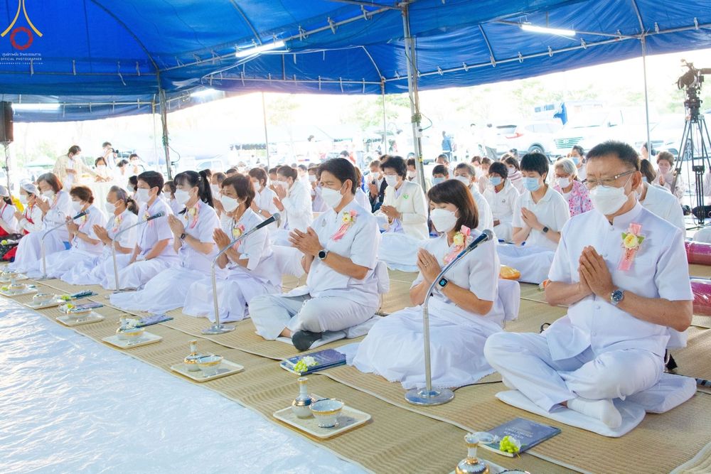ภาพ No.74572:พิธีถวายภัตตาหารเป็นสังฆทาน แด่คณะพระธรรมยาตราฯ ในโครงการธรรมยาตรากตัญญูบูชา มหาปูชนียาจารย์ พระมงคลเทพมุนี(สด จนฺทสโร) พระผู้ปราบมาร อนุสรณ์สถาน 7 แห่ง ปีที่ 11 วันที่ 28 มกราคม พ.ศ. 2566