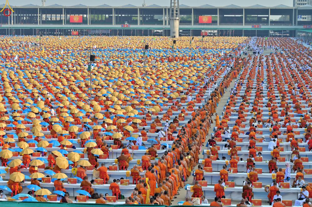 ภาพ No.324913:วันที่ 22 เมษายน พ.ศ.2569 (วันคุ้มครองโลก) พิธีถวายมหาสังฆทาน 40,000 กว่าวัดทั่วประเทศ (ชุดที่ 2) ณ ลานธรรม พระมหาธรรมกายเจดีย์ วัดพระธรรมกาย