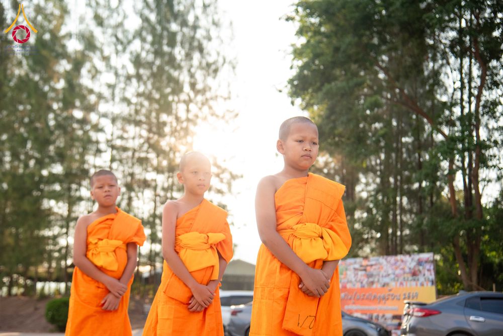 ภาพ No.321761:วันที่ 12 เมษายน พ.ศ.2569 ตักบาตรสงกรานต์ฉลองสามเณรใหม่  ณ ศูนย์ปฏิบัติธรรมระยอง(บ้านช่องลม)