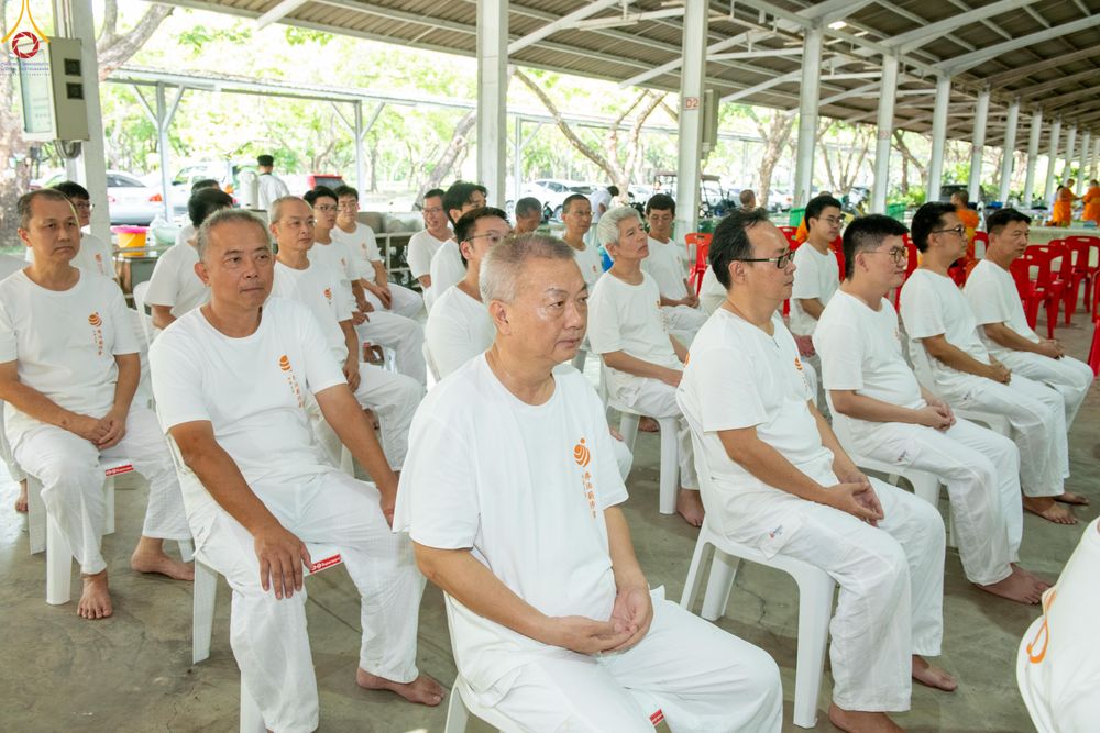 ภาพ No.338238:วันอาทิตย์ที่ 5 กรกฎาคม พศ.2569 พิธีตัดปอยผมธรรมทายาทนานาชาติ IDOP รุ่นที่ 21 จากประเทศจีน มาเลเซีย สิงคโปร์ และไต้หวัน ณ โถงช้าง วัดพระธรรมกาย