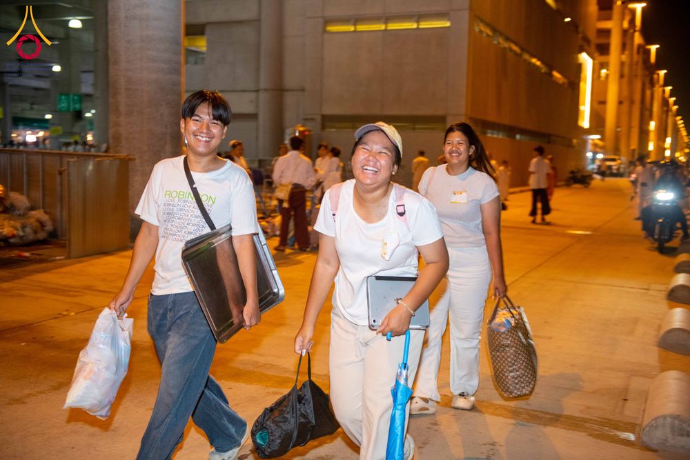 ภาพ No.324517:วันที่ 22 เมษายน พ.ศ.2569 (วันคุ้มครองโลก) บรรยากาศพระสังฆาธิการและสาธุชน การเดินทางกลับ งานถวายมหาสังฆทาน 40,000 กว่าวัดทั่วประเทศ วัดพระธรรมกาย