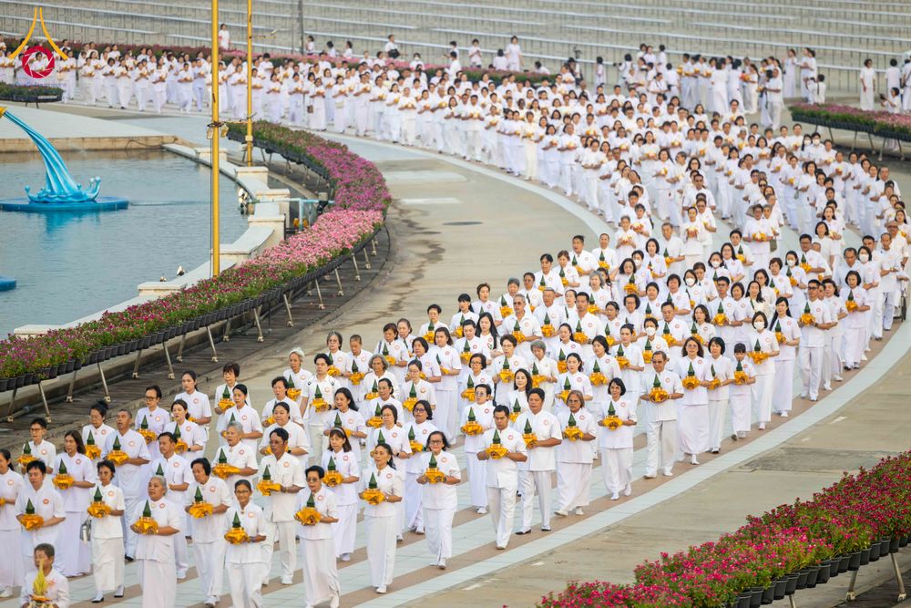 ภาพ No.319381:วันเสาร์ที่ 4 เมษายน พ.ศ.2569 พิธีขอขมา มอบผ้าไตร และถวายบาตรแด่นาคธรรมทายาท ในโครงการบรรพชาสามเณรฟื้นฟูพระพุทธศาสนาทั่วไทย โครงการหน่อแก้วเปรียญธรรม รุ่นที่ 14 โครงการสามเณรยุวธรรมทายาท รุ่นที่ 34 โครงการสามเณรมัชฌิมธรรมทายาท รุ่นที่ 30 ณ สภาธรรมกายสากล