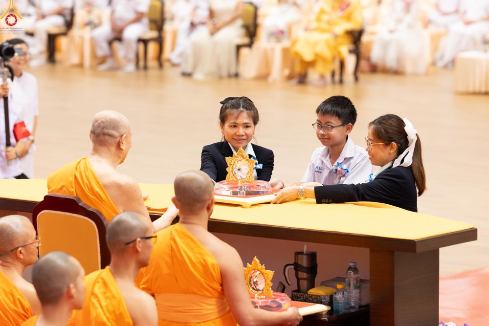 ภาพ No.311868:วันอังคารที่ 3 มีนาคม พ.ศ.2569 พิธีมอบโล่วัชรเกียรติยศ โครงการตอบปัญหาธรรมะทางก้าวหน้า ครั่งที่ 43, พิธีมอบโล่วัชรเกียรติยศ โครงการสอบตอบปัญหาศีลธรรม เพื่อสันติภาพโลก (World-Pec) ครั้งที่ 19 ณ สภาธรรมกายสากล วัดพระธรรมกาย