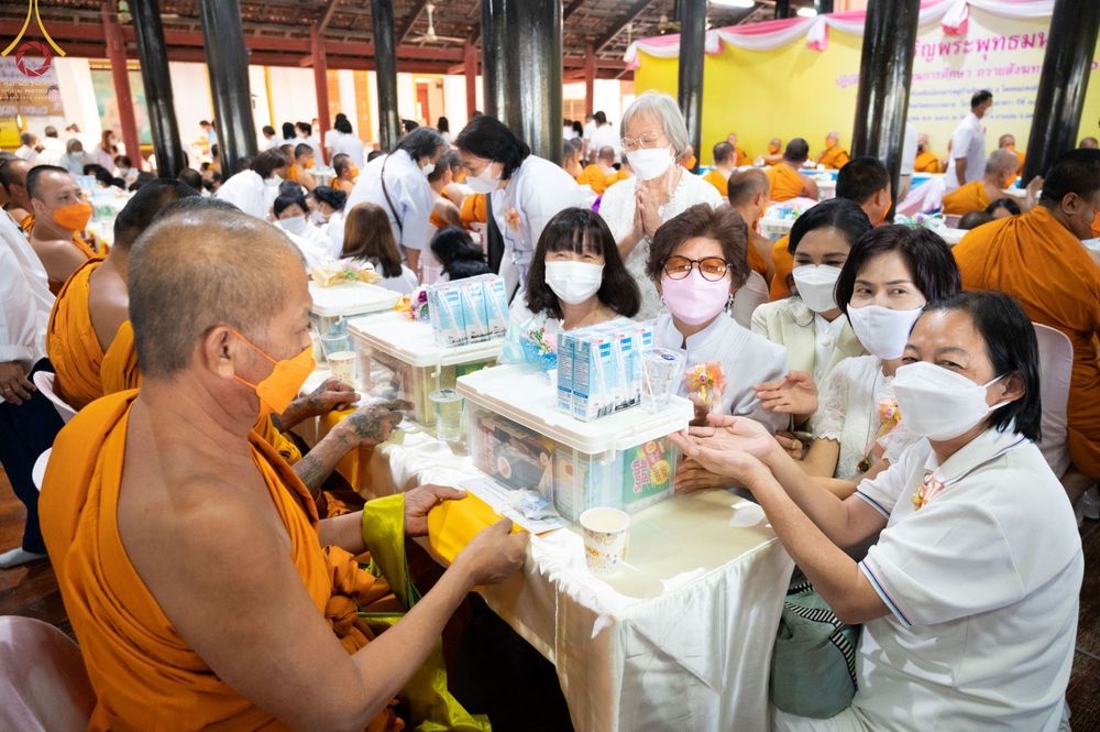 ภาพ No.74899:พิธีเจริญพระพุทธมนต์ ปฏิบัติธรรม มอบทุนการศึกษา ถวายสังฆทาน 106 วัด เพื่อถวายเป็นพุทธบูชา และขับเคลื่อนโครงการหมู่บ้านรักษาศีล 5 โดยคณะสงฆ์จังหวัดนครปฐม คณะศิษยานุศิษย์วัดพระธรรมกาย โครงการธรรมยาตราฯ ปีที่ 11 ณ วัดบางปลา อ.บางเลน จ.นครปฐม วันที่ 28 มกราค