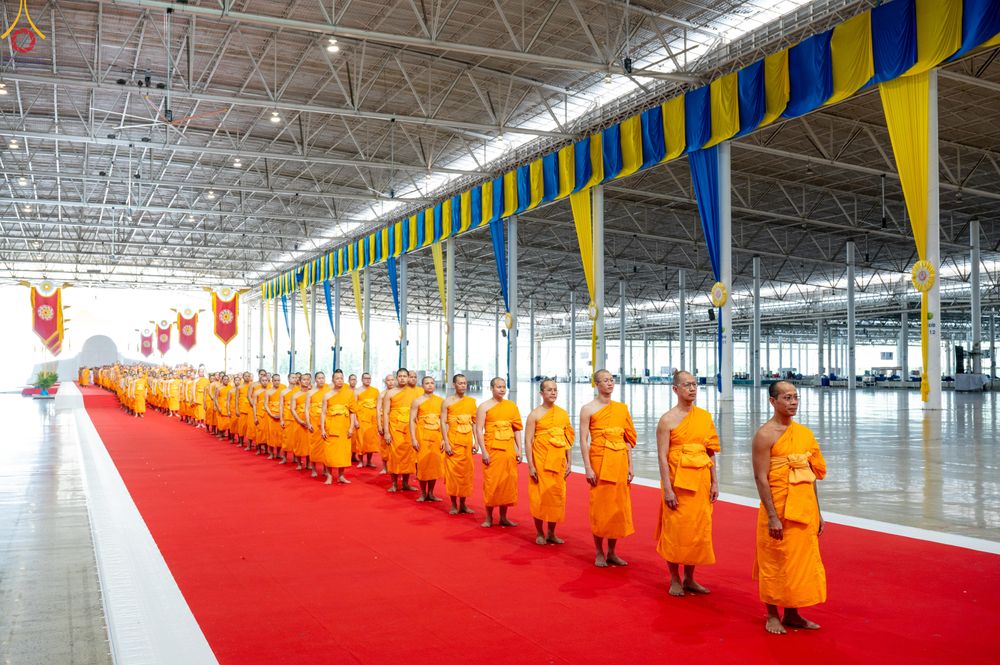 ภาพ No.338950:วันอาทิตย์ที่ 12 กรกฎาคม พ.ศ.2569 พิธีมุทิตาผู้สอบได้เปรียญธรรม ประโยค 1-2 ถึง ป.ธ.9 และ บ.ศ.1-2 ถึง บ.ศ.6 สำนักศาสนศึกษาวัดพระธรรมกาย ประจำปี 2569, พิธีมอบตราตั้งแต่งตั้งอาจารย์ใหญ่ สำนักศาสนศึกษาวัดพระธรรมกาย