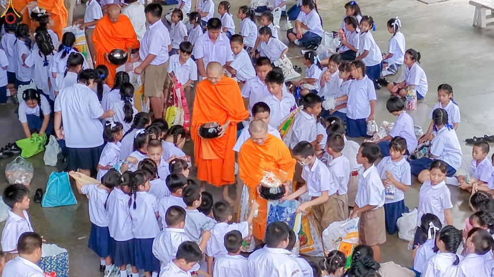 ภาพ No.333668:วันพฤหัสบดี ที่ 11 มิถุนายน พ.ศ.2569 โครงการตักบาตรปลื้มใจ" เนื่องในวันไหว้ครู  ณ โรงเรียนธนสิทธิ์อนุสรณ์ อ.บางพลี จ.สมุทรปราการ