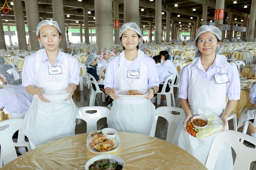 ภาพ No.323713:วันที่ 22 เมษายน พ.ศ.2569(วันคุ้มครองโลก) งานถวายมหาสังฆทาน 40,000 กว่าวัดทั่วประเทศ คณะสงฆ์ฉันภัตตาหารเพล