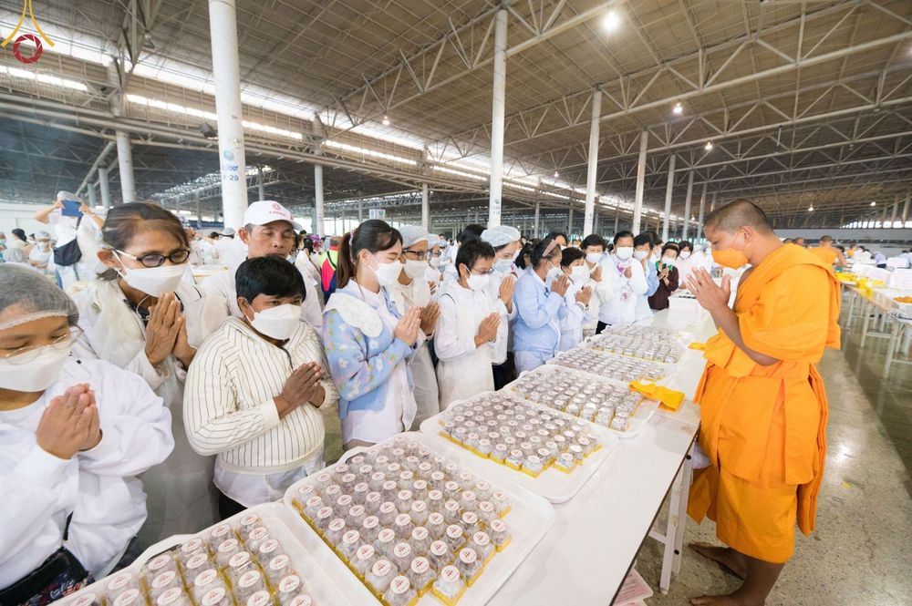 ภาพ No.75137:พิธีถวายภัตตาหารเป็นสังฆทาน แด่คณะพระธรรมยาตราฯ ในโครงการธรรมยาตรากตัญญูบูชา มหาปูชนียาจารย์ พระมงคลเทพมุนี(สด จนฺทสโร) พระผู้ปราบมาร อนุสรณ์สถาน 7 แห่ง ปีที่ 11 วันที่ 31 มกราคม พ.ศ. 2566