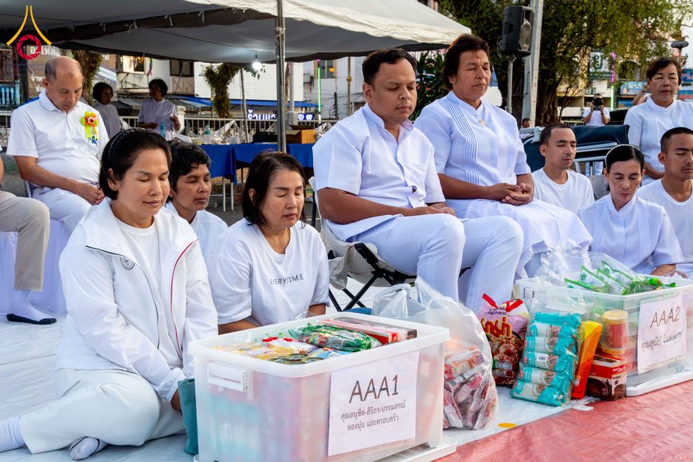 ภาพ No.310298:วันอาทิตย์ที่ 15 กุมภาพันธ์ พ.ศ. 2569 ตักบาตรพระ 1,000 รูป เมืองตรัง ปีที่ 2 ณ ลานพระบรมราชานุสาวรีย์ รัชกาลที่ 5 (หน้าศาลจังหวัดตรัง)อ.เมือง จ.ตรัง