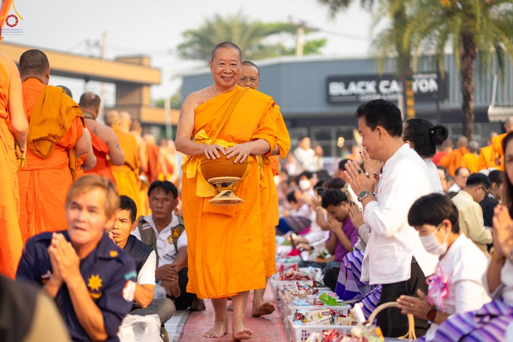 ภาพ No.321049:วันอาทิตย์ที่ 12 เมษายน พ.ศ 2569 พิธีตักบาตรปี๋ใหม่เมืองพระภิกษุสงฆ์ 339 รูป  อุทิศถวายพระราชกุศลสมเด็จพระนางสิริกิติ์  พระบรมราชินีนาถ พระบรมราชชนนีพันปีหลวง และฉลองเมืองแม่แตงครบรอบ 119 ปี ณ ลานโรงแรมแอร์ไดมอนด์ อำเภอแม่แตง จังหวัดเชียงใหม่