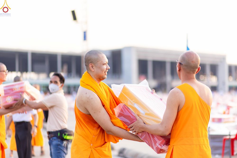 ภาพ No.322727:วันที่ 15-18 เมษายน พ.ศ.2569 การเเตรียมโต๊ะฉัน , เตรียมจุดพักค้าง , เรียงเก้าอี้ , เรียงกล่องไทยธรรม  เพื่องานถวายมหาสังฆทาน 40,000 กว่าวัดทั่วประเทศ วันคุ้มครองโลก 22 เมษายน พ.ศ.2569 วัดพระธรรมกาย