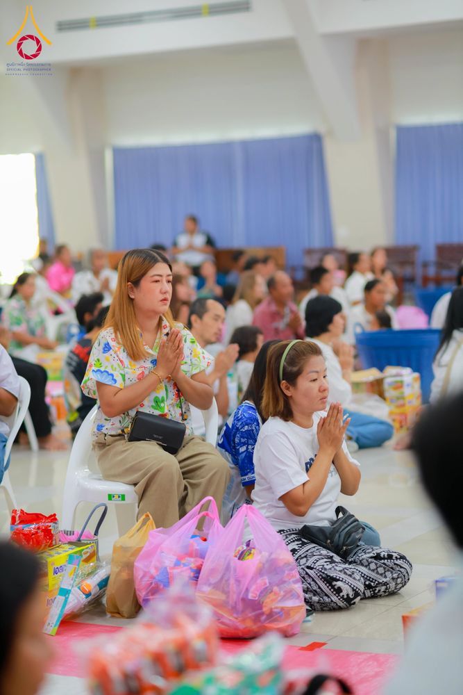 ภาพ No.321800:วันที่ 12 เมษายน พ.ศ.2569 ตักบาตรสงกรานต์ฉลองสามเณรใหม่  ณ ศูนย์ปฏิบัติธรรมระยอง(บ้านช่องลม)