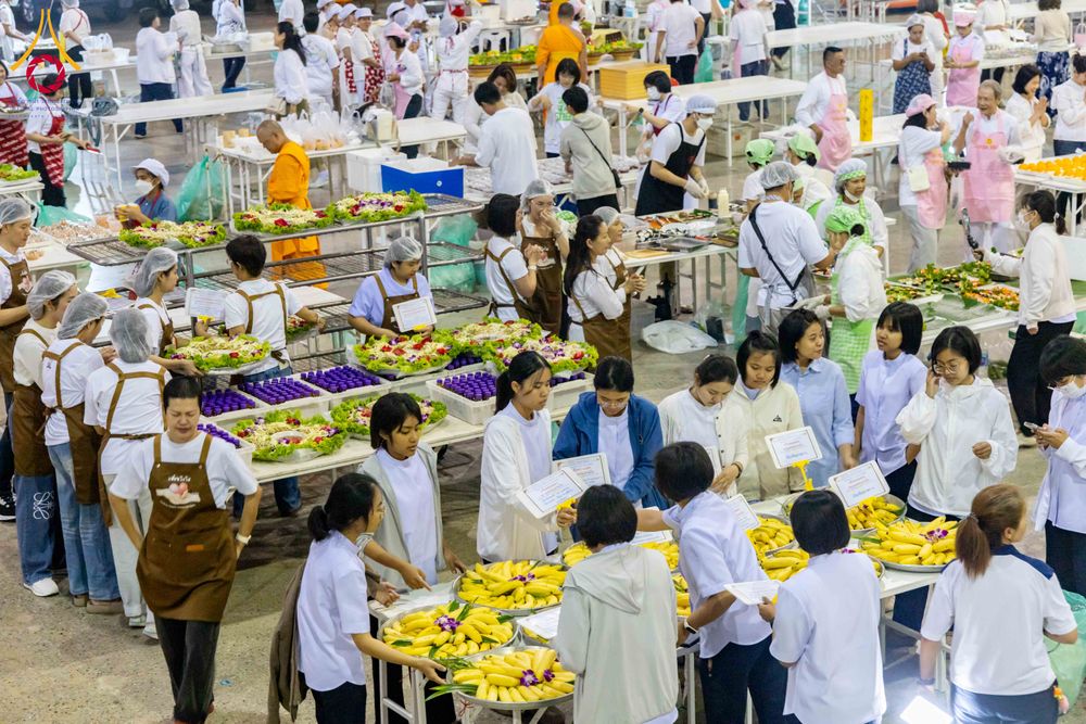 ภาพ No.303525:วันที่ 27 มกราคม พ.ศ. 2569 พิธีถวายภัตตาหารเป็นสังฆทาน แด่พระธรรมยาตรา ณ วัดพระธรรมกาย  จังหวัดปทุมธานี ในโครงการธรรมยาตรา กตัญญูบูชา มหาปูชนียาจารย์ พระมงคลเทพมุนี(สด จนฺทสโร) พระผู้ปราบมาร อนุสรณ์สถาน 7 แห่ง ปีที่ 14