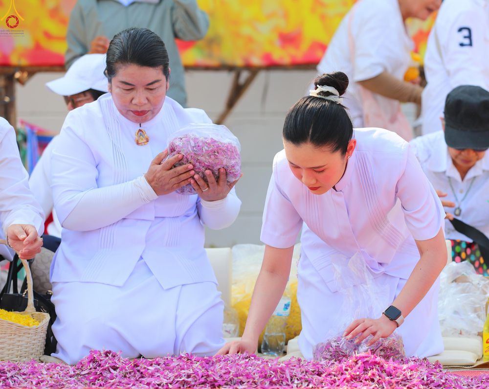 ภาพ No.299311:วันที่ 18 มกราคม พ.ศ. 2569 พิธีต้อนรับพระธรรมยาตรา ณ อนุสรณ์สถานลำดับที่ 5 สถานที่เผยแผ่วิชชาธรรมกายครั้งแรก อนุสรณ์สถานบางปลา วัดบางปลา อำเภอบางเลน จังหวัดนครปฐม ในโครงการธรรมยาตรา กตัญญูบูชา มหาปูชนียาจารย์ พระมงคลเทพมุนี(สด จนฺทสโร) พระผู้ปราบมาร อนุส