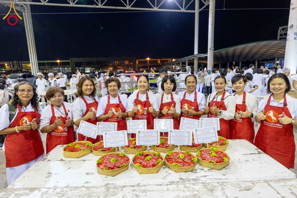 ภาพ No.279123:วันที่ 2 มกราคม พ.ศ.2569 พิธีถวายภัตตาหารเป็นสังฆทาน แด่พระธรรมยาตรา ณ วัดพระธรรมกาย ปทุมธานี ในโครงการธรรมยาตรา กตัญญูบูชา มหาปูชนียาจารย์ พระมงคลเทพมุนี(สด จนฺทสโร) พระผู้ปราบมาร อนุสรณ์สถาน 7 แห่ง ปีที่ 14