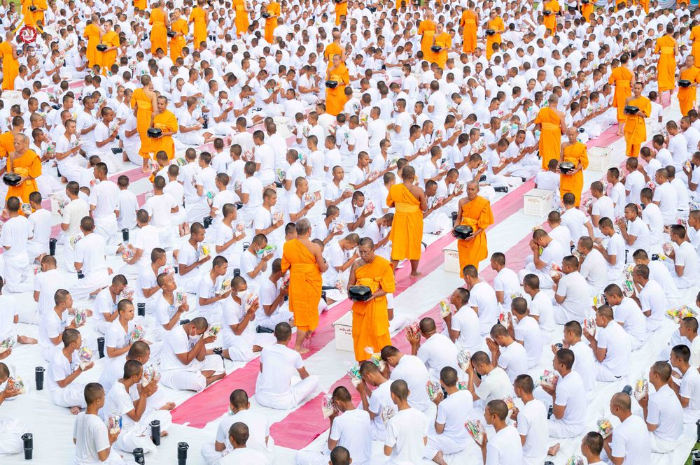ภาพ No.341010:วันที่ 26 กรกฎาคม พ.ศ. 2569 โครงการพัฒนาคุณธรรม จริยธรรม สำหรับนักเรียนนายสิบตำรวจ (นสต.) รุ่นที่ 17 ศูนย์ฝึกอบรมตำรวจภูธรภาค 1 ได้จัดกิจกรรม ตักบาตรเพื่อน้อมอุทิศถวายเพื่อเป็นพระราชกุศลฯ  และปฏิบัติธรรม ติวธรรมมะ ณ ศูนย์ปฏิบัติธรรมเวิล์ดพีช วัลเล่ย์ (Wo
