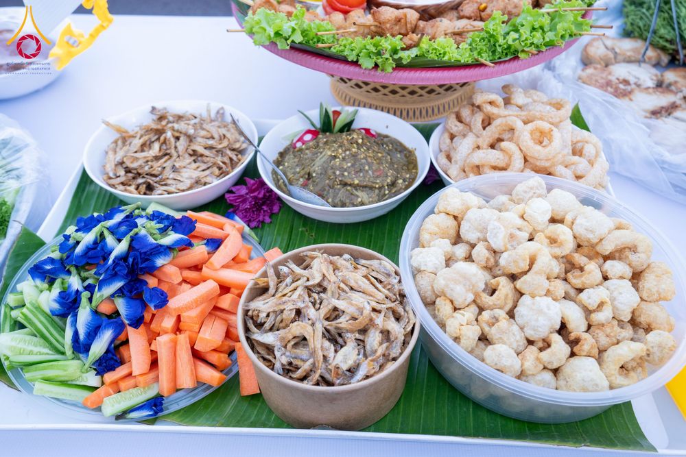 ภาพ No.288347:วันที่ 5 มกราคม พ.ศ. 2569 พิธีถวายภัตตาหารเป็นสังฆทาน แด่พระธรรมยาตรา ในโครงการธรรมยาตรา กตัญญูบูชา มหาปูชนียาจารย์ พระมงคลเทพมุนี(สด จนฺทสโร) พระผู้ปราบมาร อนุสรณ์สถาน 7 แห่ง ปีที่ 14 ณ อนุสรณ์สถานมหาวิหารพระมงคลเทพมุนี (โลตัสแลนด์) อ.สองพี่น้อง จ.สุพรร