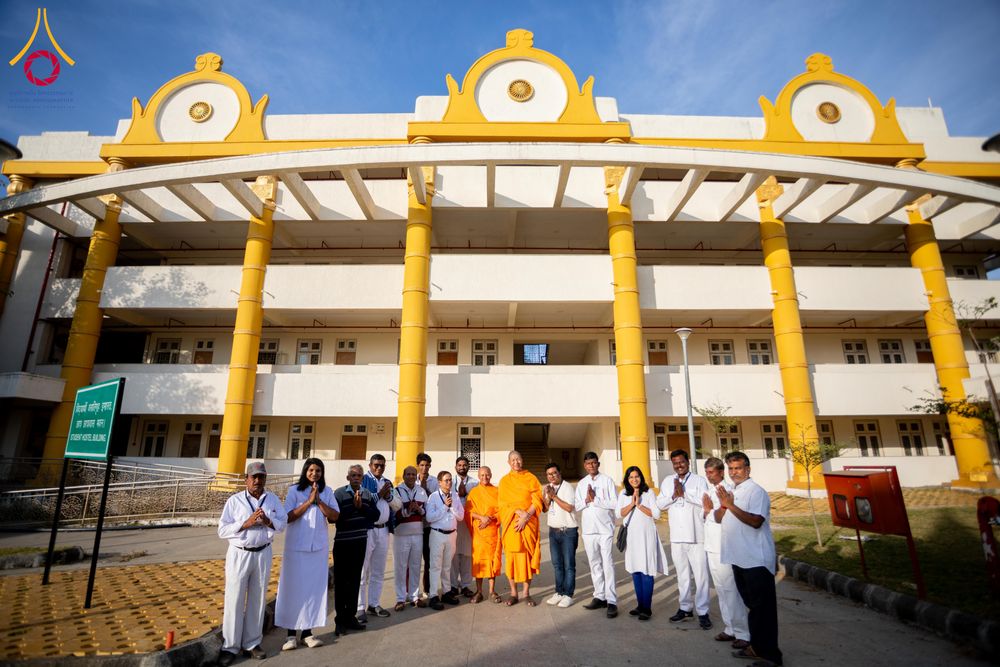 ภาพ No.283852:วันที่ 6-7 ธันวาคม พ.ศ. 2568  พิธีรับมอบหนังสือแสดงเจตจำนงถวายสิทธิครอบครองและใช้ประโยชน์วัดสันติวัน เมืองนาคปูร์  พิธีจุดโคมประทีปถวายเป็นพุทธบูชา และอุทิศบุญกุศลแด่ ดร.บี.อาร์. อัมเบดการ์  พิธีบูชาข้าวพระถ่ายทอดสดจากประเทศไทย