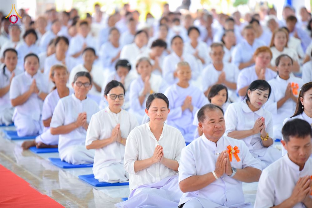 ภาพ No.327144:วันศุกร์ที่ 1 พฤษภาคม พ.ศ.2569 พิธีทอดผ้าป่า โปรยรัตนชาติ ตอกเสาเข็มมงคลต้นแรก สถาปนา “องค์พระเจดีย์เพื่อสร้างสันติภาพโลก” (แห่งแรกของภาคอีสาน) ณ ธุดงคสถานอำนาจเจริญ  อ.เมือง จ.อำนาจเจริญ