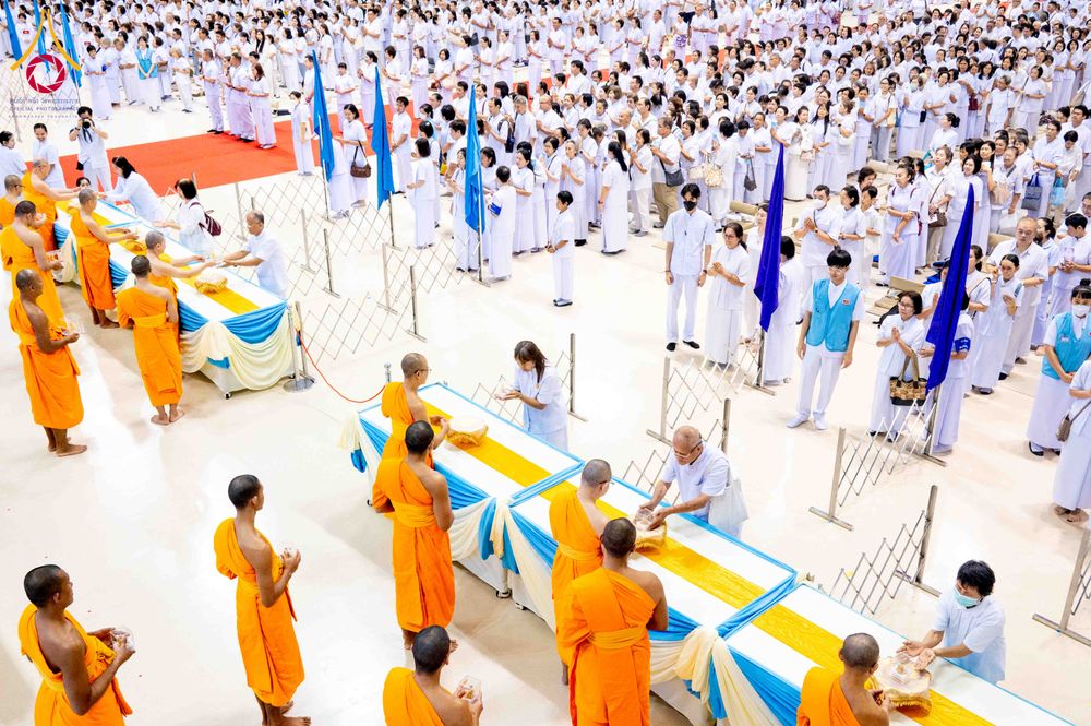 ภาพ No.338039:วันอาทิตย์ต้นเดือน 5 กรกฎาคม พ.ศ.2569 สัมมนาพิเศษ พิธีมอบพระของขวัญ ณ ห้องแก้วสารพัด1 วัดพระธรรมกาย