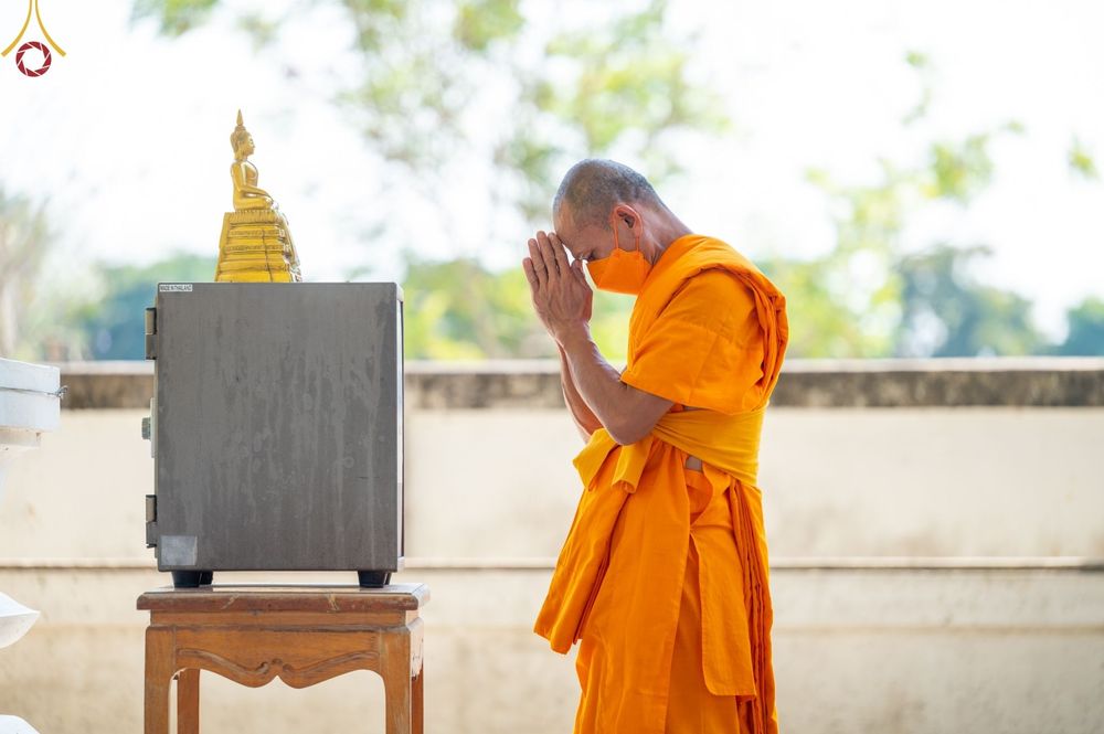 ภาพ No.71724:พระธรรมยาตรา ปฏิบัติศาสนกิจ ทำนุบำรุงศาสนสถาน, สวดธรรมจักร ,ปฏิบัติธรรม ร่วมกับชุมชน,นักเรียนเด็กดีวีสตาร์ และร่วมพิธีทอดผ้าป่าบำรุงศาสนสถาน ในโครงการธรรมยาตรากตัญญูบูชา มหาปูชนียาจารย์ พระมงคลเทพมุนี(สด จนฺทสโร) พระผู้ปราบมาร อนุสรณ์สถาน 7 แห่ง ปีที่ 11