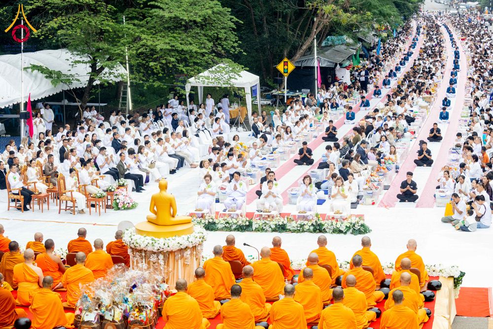 ภาพ No.285945:วันเสาร์ที่ 13 ธันวาคม พ.ศ.2568 พิธีตักบาตรพระภิกษุสามเณร 1,000 รูป ณ บริเวณหน้าอุทยานแห่งชาติเขาใหญ่ อำเภอปากช่อง จ.นครราชสีมา