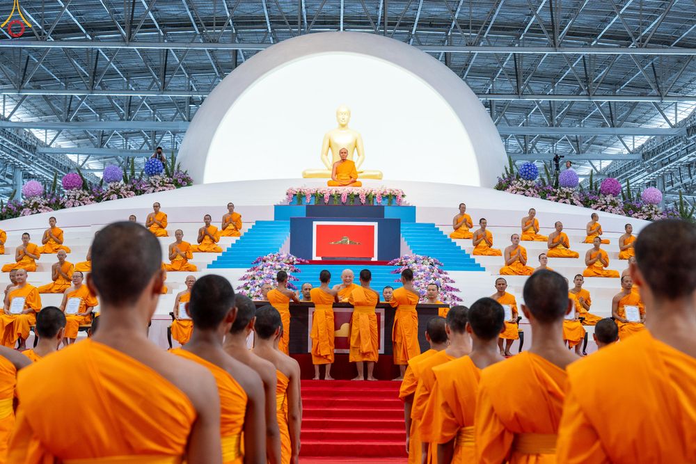 ภาพ No.338999:วันอาทิตย์ที่ 12 กรกฎาคม พ.ศ.2569 พิธีมุทิตาผู้สอบได้เปรียญธรรม ประโยค 1-2 ถึง ป.ธ.9 และ บ.ศ.1-2 ถึง บ.ศ.6 สำนักศาสนศึกษาวัดพระธรรมกาย ประจำปี 2569, พิธีมอบตราตั้งแต่งตั้งอาจารย์ใหญ่ สำนักศาสนศึกษาวัดพระธรรมกาย