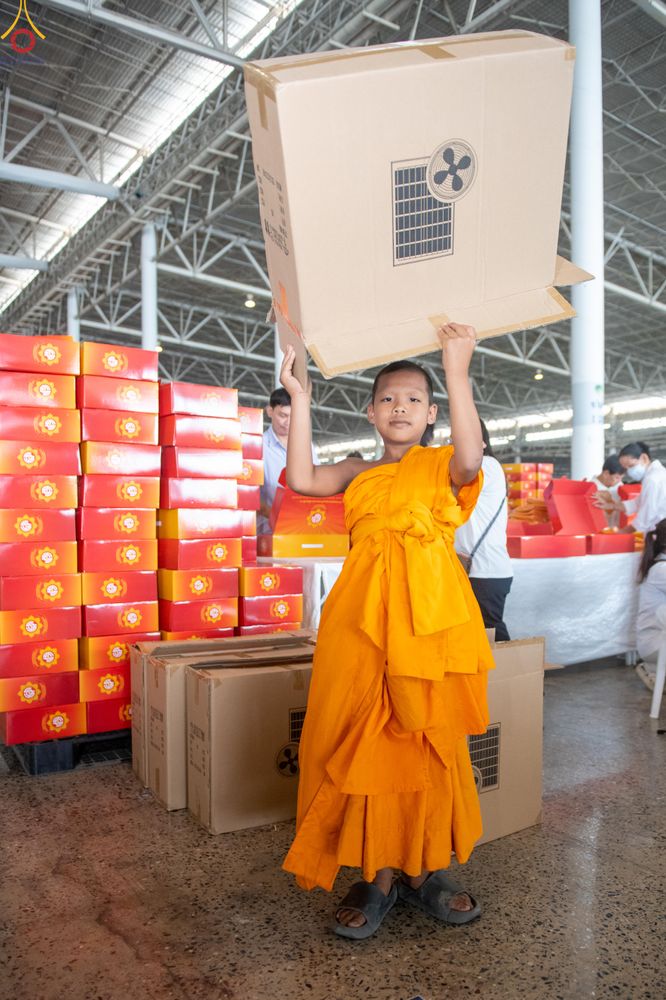 ภาพ No.322170:วันที่ 14 เมษายน พ.ศ.2569 การเตรียมกล่องไทยธรรม วันสุดท้าย เพื่องานถวายมหาสังฆทาน 40,000 กว่าวัดทั่วประเทศ วันคุ้มครองโลก 22 เมษายน พ.ศ.2569 วัดพระธรรมกาย