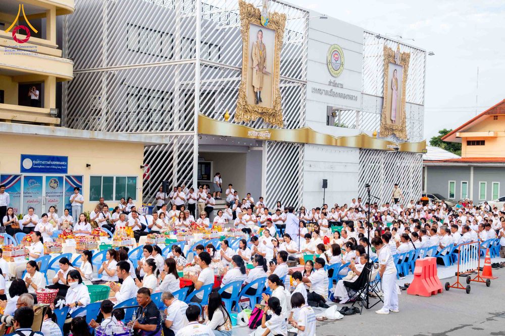 ภาพ No.347016:วันอาทิตย์ที่ 30 สิงหาคม พ.ศ. 2569  พิธีทำบุญตักบาตรพระ 123 รูป เนื่องในโอกาสครบรอบ 122 ปี แห่งการก่อตั้งอำเภอคลองหลวง จังหวัดปทุมธานี ณ บริเวณหน้าที่ว่าการอำเภอคลองหลวง