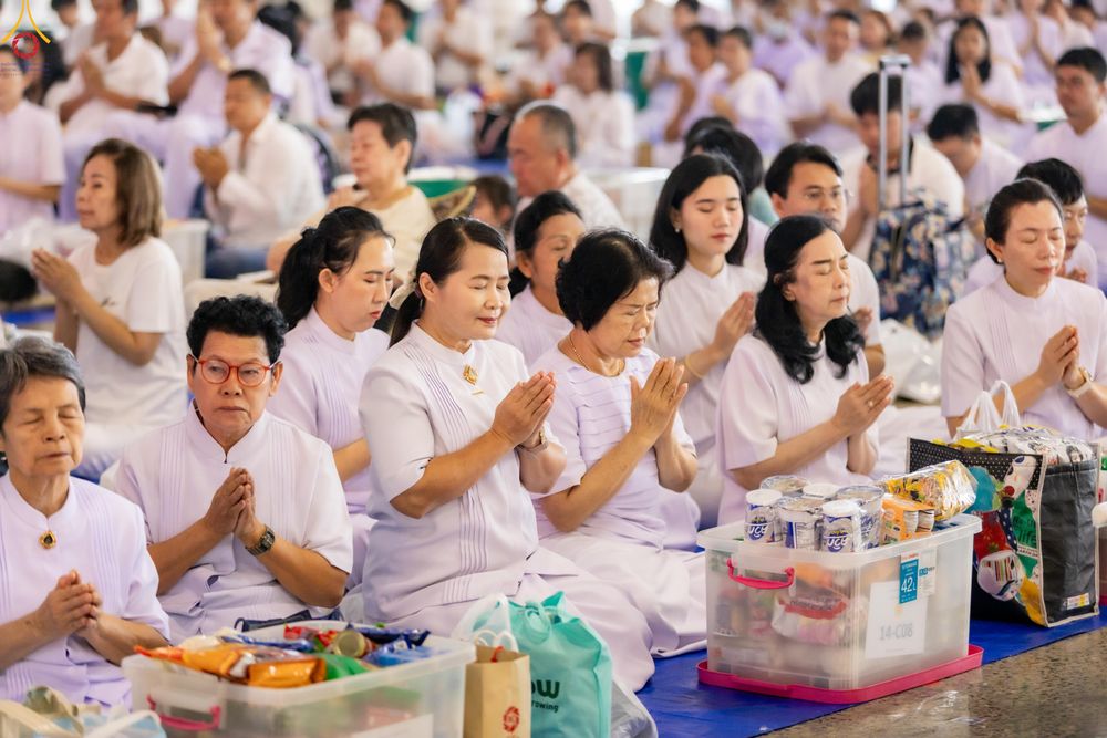 ภาพ No.318143:วันอาทิตย์ต้นเดือนที่ 5 เมษายน พ.ศ.2569 พิธีตักบาตร ณ บ้านแก้วเรือนทองคุณยายอาจารย์ฯ วัดพระธรรมกาย