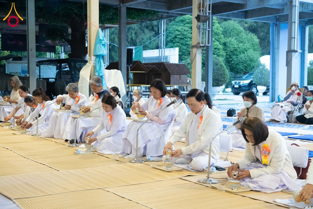 ภาพ No.292595:วันที่ 12 มกราคม พ.ศ. 2569 พิธีถวายภัตตาหารเป็นสังฆทาน แด่พระธรรมยาตรา ณ อนุสรณ์สถานมหาวิหารพระมงคลเทพมุนี (โลตัสแลนด์) อ.สองพี่น้อง จ.สุพรรณบุรี ในโครงการธรรมยาตรา กตัญญูบูชา มหาปูชนียาจารย์ พระมงคลเทพมุนี(สด จนฺทสโร) พระผู้ปราบมาร อนุสรณ์สถาน 7 แห่ง ปี