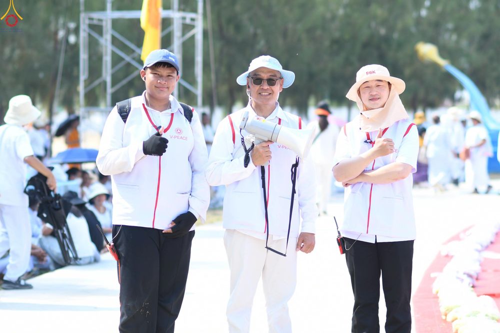 ภาพ No.306786:ภาพเบื้องหลังอาสาสมัครรวมใจ ชุดที่ 5 ในโครงการธรรมยาตรา กตัญญูบูชา มหาปูชนียาจารย์ พระมงคลเทพมุนี(สด จนฺทสโร) พระผู้ปราบมาร อนุสรณ์สถาน 7 แห่ง ปีที่ 14