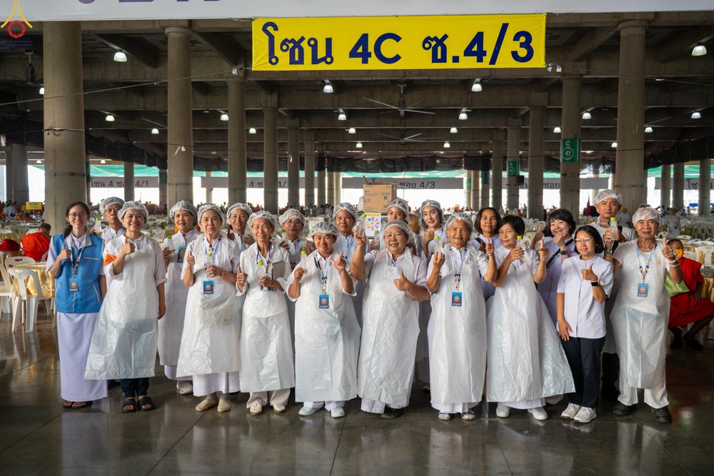ภาพ No.323912:วันที่ 22 เมษายน พ.ศ.2569 (วันคุ้มครองโลก) งานถวายมหาสังฆทาน 40,000 กว่าวัดทั่วประเทศ บรรยากาศพระสังฆาธิการและสาธุชน  เดินทางเข้าวัดพระธรรมกาย และพักค้าง ตั้งแต่ ตอนเย็นวันที่ 21  ถึงเช้าวันที่ 22