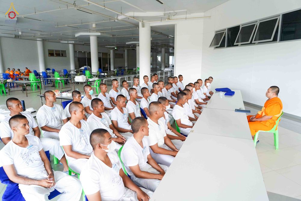 ภาพ No.341097:วันที่ 26 กรกฎาคม พ.ศ. 2569 โครงการพัฒนาคุณธรรม จริยธรรม สำหรับนักเรียนนายสิบตำรวจ (นสต.) รุ่นที่ 17 ศูนย์ฝึกอบรมตำรวจภูธรภาค 1 ได้จัดกิจกรรม ตักบาตรเพื่อน้อมอุทิศถวายเพื่อเป็นพระราชกุศลฯ  และปฏิบัติธรรม ติวธรรมมะ ณ ศูนย์ปฏิบัติธรรมเวิล์ดพีช วัลเล่ย์ (Wo