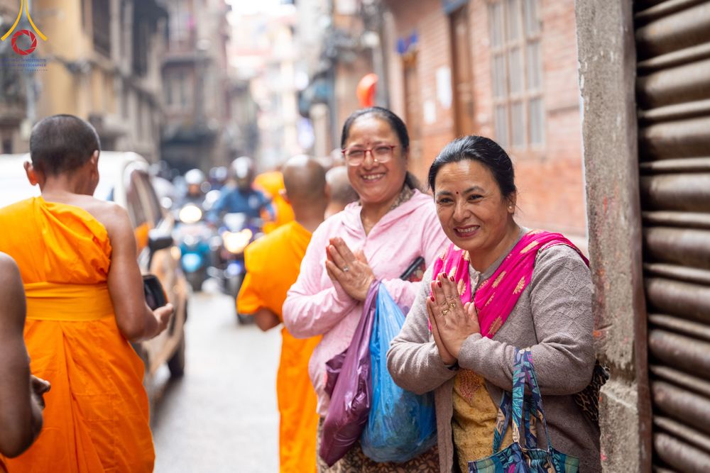 ภาพ No.317184:วันจันทร์ที่ 30 มีนาคม พ.ศ.2569 จาริกบิณฑบาตสยมภูนาทสู่พระราชวังหนุมานโดกา ประเทศเนปาล