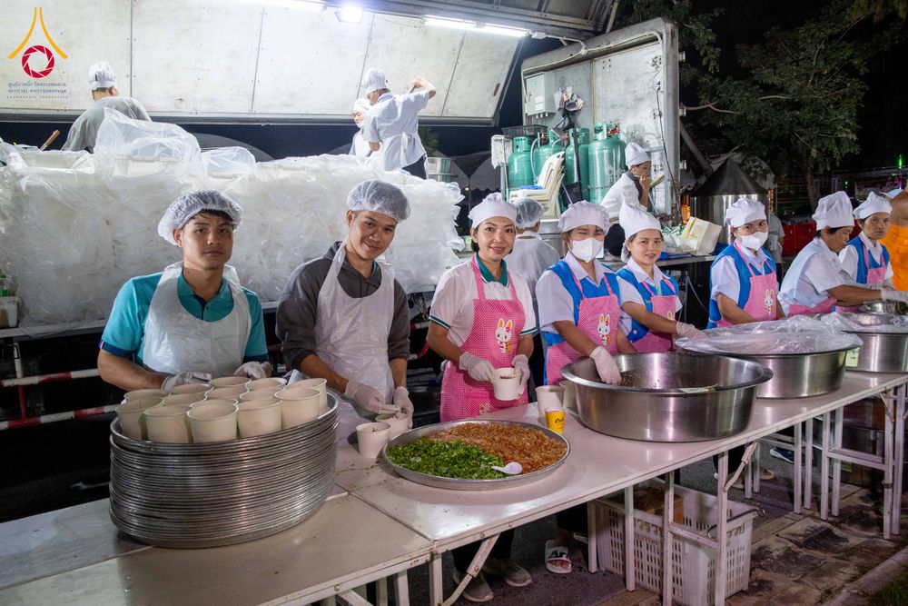 ภาพ No.288191:วันที่ 5 มกราคม พ.ศ. 2569 พิธีถวายภัตตาหารเป็นสังฆทาน แด่พระธรรมยาตรา ในโครงการธรรมยาตรา กตัญญูบูชา มหาปูชนียาจารย์ พระมงคลเทพมุนี(สด จนฺทสโร) พระผู้ปราบมาร อนุสรณ์สถาน 7 แห่ง ปีที่ 14 ณ อนุสรณ์สถานมหาวิหารพระมงคลเทพมุนี (โลตัสแลนด์) อ.สองพี่น้อง จ.สุพรร