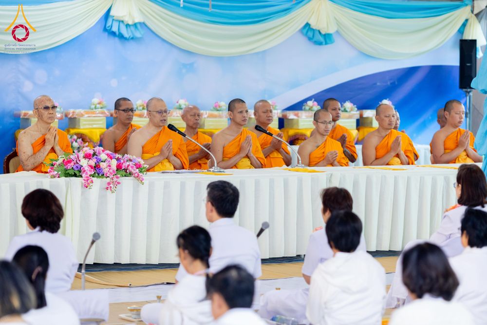 ภาพ No.290804:วันที่ 9 มกราคม พ.ศ. 2569 พิธีถวายภัตตาหารเป็นสังฆทาน แด่พระธรรมยาตรา ณ อนุสรณ์สถานคลองบางนางแท่น อ.สามพราน จ.นครปฐม ในโครงการธรรมยาตรา กตัญญูบูชา มหาปูชนียาจารย์ พระมงคลเทพมุนี(สด จนฺทสโร) พระผู้ปราบมาร อนุสรณ์สถาน 7 แห่ง ปีที่ 14