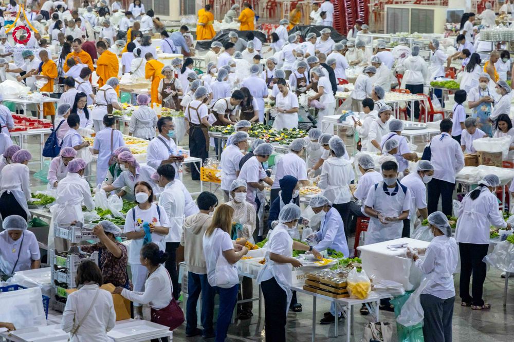 ภาพ No.306797:วันที่ 31 มกราคม พ.ศ. 2569 พิธีถวายภัตตาหารเป็นสังฆทาน แด่พระธรรมยาตรา ณ วัดพระธรรมกาย  จังหวัดปทุมธานี ในโครงการธรรมยาตรา กตัญญูบูชา มหาปูชนียาจารย์ พระมงคลเทพมุนี(สด จนฺทสโร) พระผู้ปราบมาร อนุสรณ์สถาน 7 แห่ง ปีที่ 14