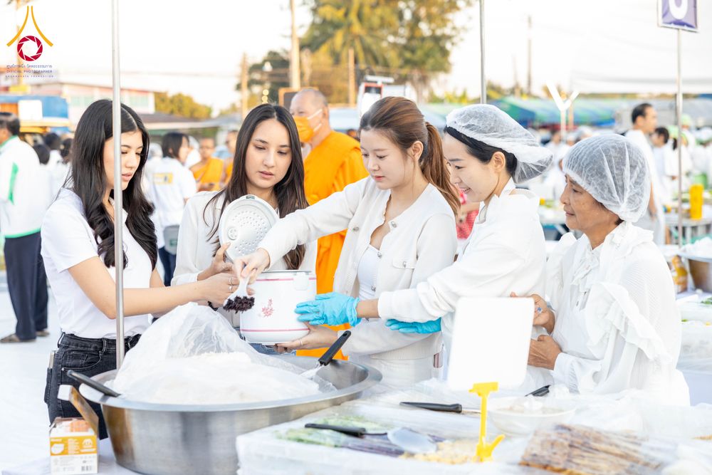 ภาพ No.289947:วันที่ 8 มกราคม พ.ศ. 2569 พิธีถวายภัตตาหารเป็นสังฆทาน แด่พระธรรมยาตรา ณ อนุสรณ์สถานคลองบางนางแท่น อ.สามพราน จ.นครปฐม ในโครงการธรรมยาตรา กตัญญูบูชา มหาปูชนียาจารย์ พระมงคลเทพมุนี(สด จนฺทสโร) พระผู้ปราบมาร อนุสรณ์สถาน 7 แห่ง ปีที่ 14