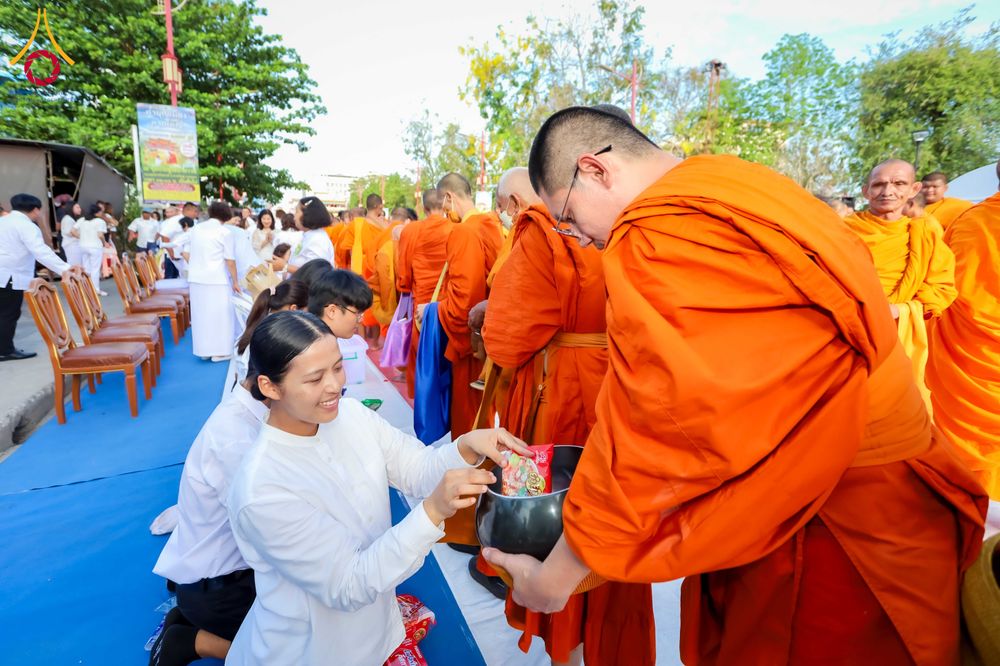 ภาพ No.313989:วันอาทิตย์ที่ 14 มีนาคม พ.ศ. 2569 ทำบุญเมืองหาดใหญ่ตักบาตรพระ 1,109 รูป เติมบุญใหญ่ หลังวิกฤตมหาอุทกภัย ณ ซุ้มประตูไชน่าทาวน์ ถนนศุภสารรังสรรค์ อ.หาดใหญ่ จ.สงขลา