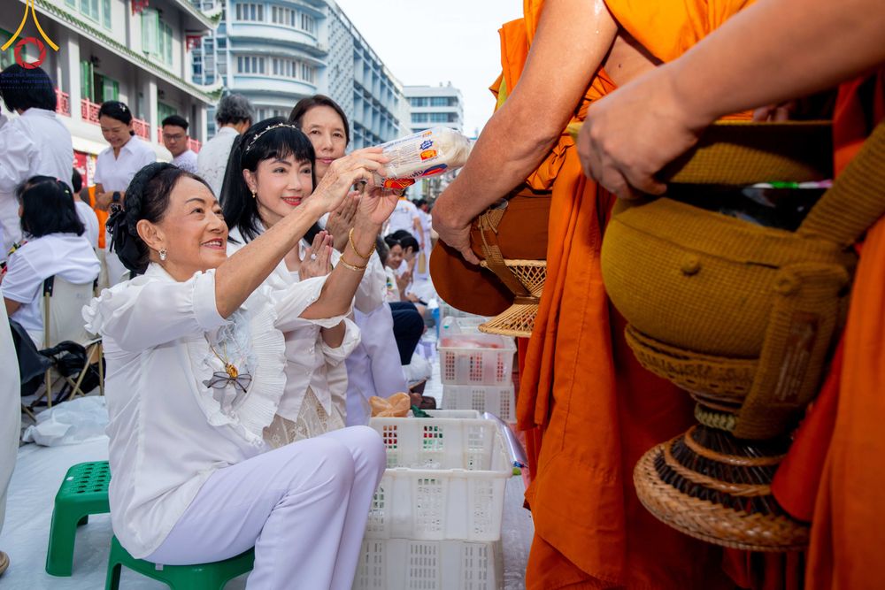 ภาพ No.343217:วันอาทิตย์ที่ 16 สิงหาคม พ.ศ.2569 พิธีตักบาตรพระ 10,000 รูป นานาชาติ ปีที่ 23 คณะสงฆ์ 4 ประเทศ 14 จังหวัดภาคใต้ น้อมถวายเป็นพุทธบูชา ทำบุญเพื่อแม่- พ่อ ณ ถนนนิพัทธ์อุทิศ 3 อ.หาดใหญ่ จ.สงขลา