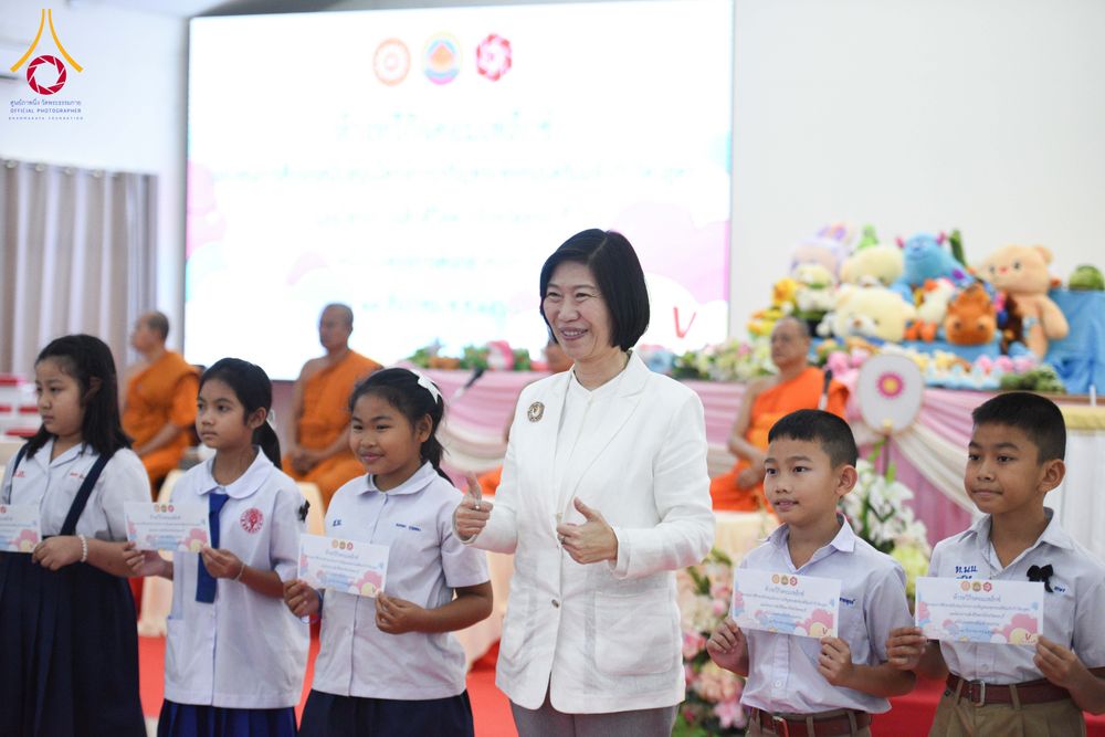 ภาพ No.282030:วันศุกร์ที่ 19 ธันวาคม พ.ศ. 2568 พิธีมอบโล่และใบประกาศเกียรติคุณ โครงการเจริญพระพุทธมนต์ธัมมจักกัปปวัตตนสูตร และวันรวมพลังเด็กดีV-Star ดาวแห่งความดี ผู้นำฟื้นฟูศีลธรรมโลกจังหวัดสระบุรี ณ ศูนย์ปฏิบัติธรรมสระบุรี