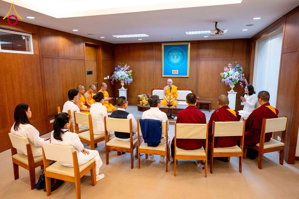 ภาพ No.317549:วันอังคารที่ 24 มีนาคม พ.ศ.2569  หลวงพ่อทัตตชีโว รองเจ้าอาวาส วัดพระธรรมกาย ต้อนรับปฏิสันถารคณะลามะจากทิเบต