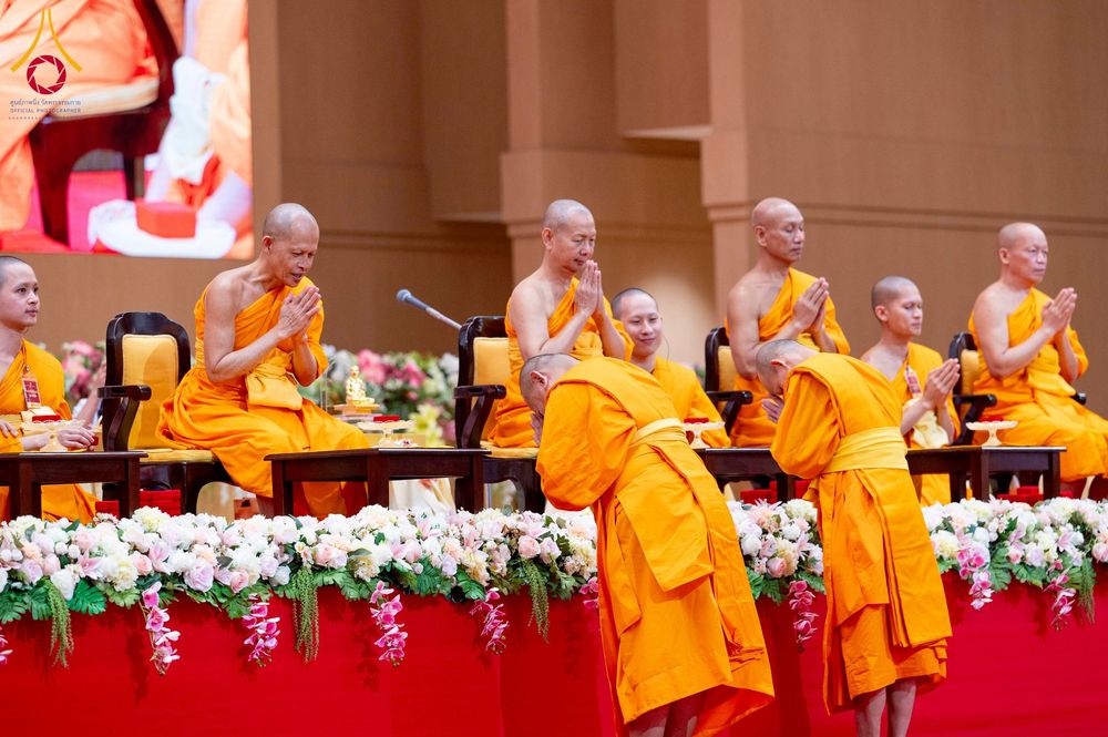 ภาพ No.272991:วันอาทิตย์ที่ 23 พฤศจิกายน พ.ศ.2568 พิธีมุทิตาสักการะ พระมหาเถระและพระเถระ ประจำปีพุทธศักราช 2568 ณ ห้องแก้วสารพัดนึก 2 สภาธรรมกายสากล  วัดพระธรรมกาย