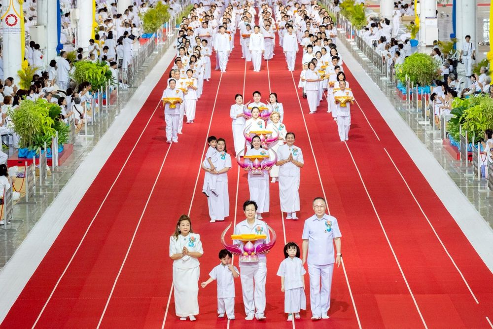 ภาพ No.251678:วันที่ 10 ตุลาคม พ.ศ. 2568 พิธีทอดผ้าป่าสมทบกฐินวัดพระธรรมกาย และสมทบกฐิน 30,000 กว่าวัดทั่วประเทศ ครั้งที่ 3 ณ สภาธรรมกายสากล วัดพระธรรมกาย