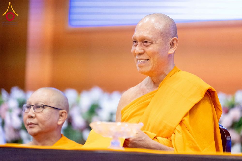 ภาพ No.264414:วันอาทิตย์ที่ 2 พฤศจิกายน พ.ศ. 2568 พิธีบูชาข้าวพระ ณ สภาธรรมกายสากล วัดพระธรรมกาย